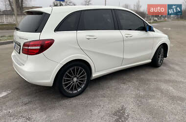 Хэтчбек Mercedes-Benz B-Class 2015 в 
