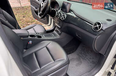 Хэтчбек Mercedes-Benz B-Class 2015 в 