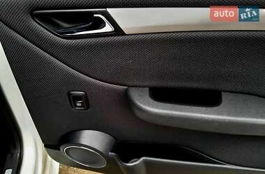 Хэтчбек Mercedes-Benz B-Class 2009 в 