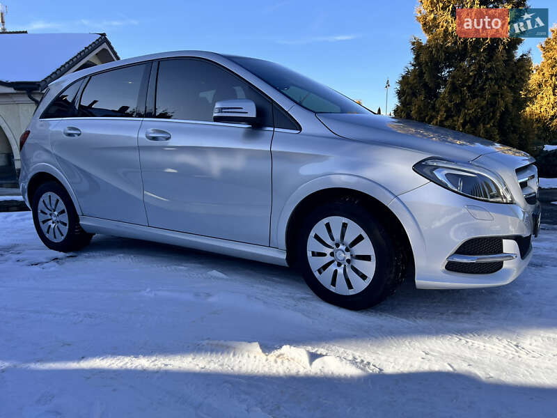 Хэтчбек Mercedes-Benz B-Class 2015 в 