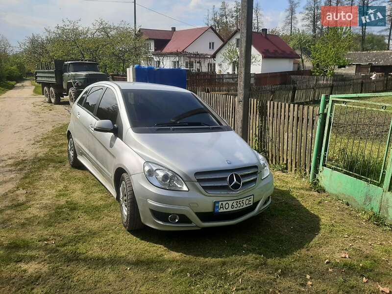 Хетчбек Mercedes-Benz B-Class 2010 в Новояворівську