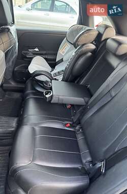Хетчбек Mercedes-Benz B-Class 2019 в 