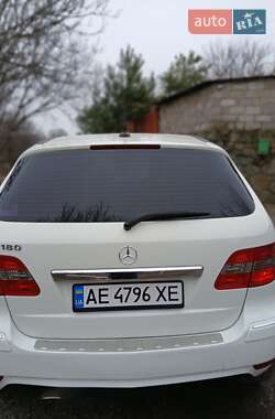 Хэтчбек Mercedes-Benz B-Class 2011 в 