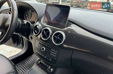 Хэтчбек Mercedes-Benz B-Class 2016 в 