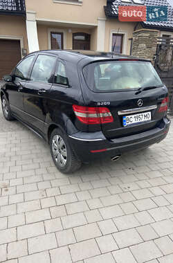 Хэтчбек Mercedes-Benz B-Class 2007 в 