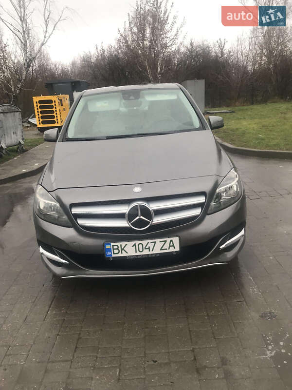 Хэтчбек Mercedes-Benz B-Class 2014 в 