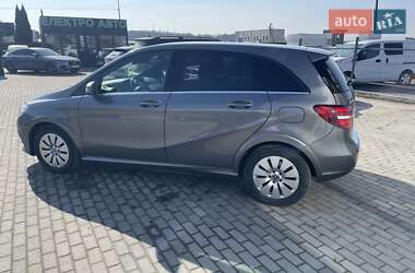 Хэтчбек Mercedes-Benz B-Class 2017 в 