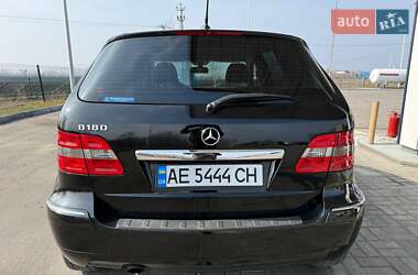 Хэтчбек Mercedes-Benz B-Class 2011 в 