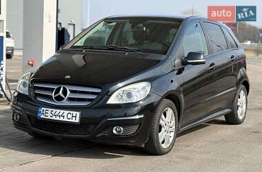 Хэтчбек Mercedes-Benz B-Class 2011 в 