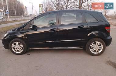 Хэтчбек Mercedes-Benz B-Class 2011 в 