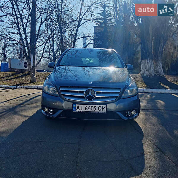 Хэтчбек Mercedes-Benz B-Class 2013 в 