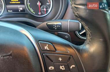 Хэтчбек Mercedes-Benz B-Class 2017 в 