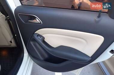 Хэтчбек Mercedes-Benz B-Class 2017 в 