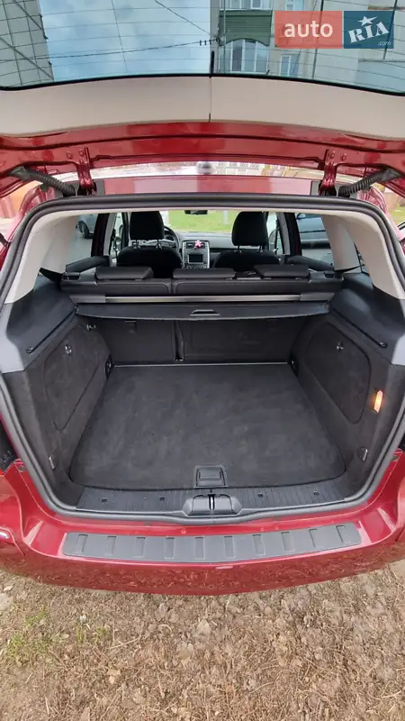 Хэтчбек Mercedes-Benz B-Class 2009 в 