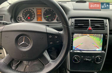 Хэтчбек Mercedes-Benz B-Class 2009 в 