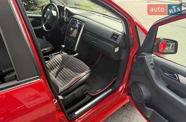 Хэтчбек Mercedes-Benz B-Class 2011 в 