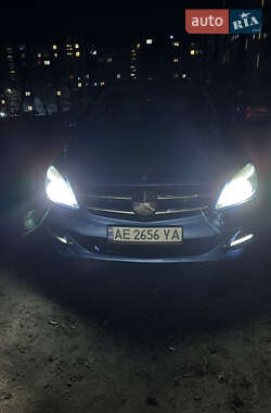 Хетчбек Mercedes-Benz B-Class 2016 в 