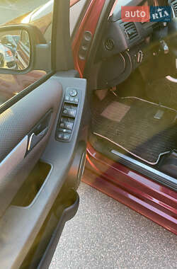 Хэтчбек Mercedes-Benz B-Class 2010 в 