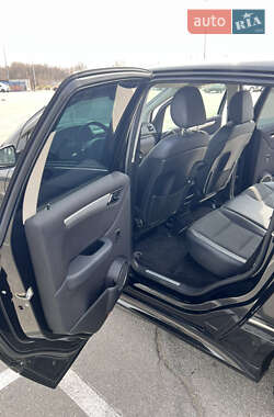 Хэтчбек Mercedes-Benz B-Class 2011 в 