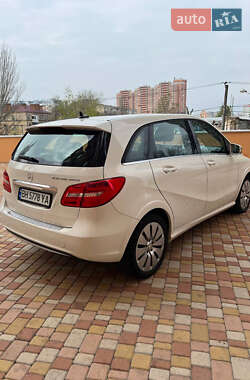 Хэтчбек Mercedes-Benz B-Class 2014 в 