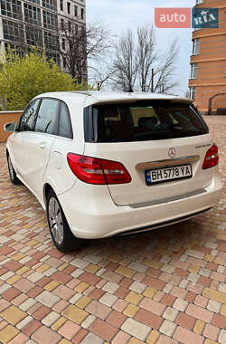 Хэтчбек Mercedes-Benz B-Class 2014 в 