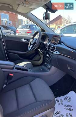 Хэтчбек Mercedes-Benz B-Class 2012 в 