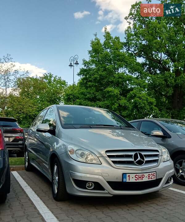 Хэтчбек Mercedes-Benz B-Class 2009 в 