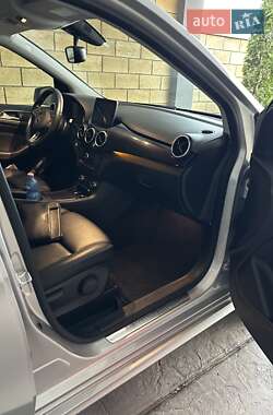 Хетчбек Mercedes-Benz B-Class 2017 в 