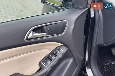Хэтчбек Mercedes-Benz B-Class 2016 в 
