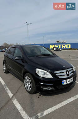 Хэтчбек Mercedes-Benz B-Class 2011 в 
