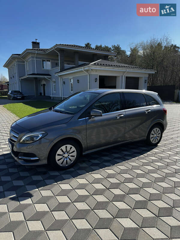 Хэтчбек Mercedes-Benz B-Class 2016 в Киеве