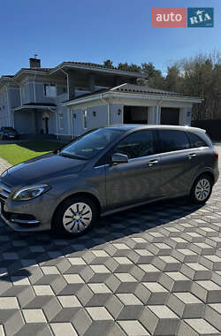 Хэтчбек Mercedes-Benz B-Class 2016 в 
