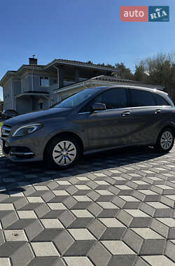 Хэтчбек Mercedes-Benz B-Class 2016 в 