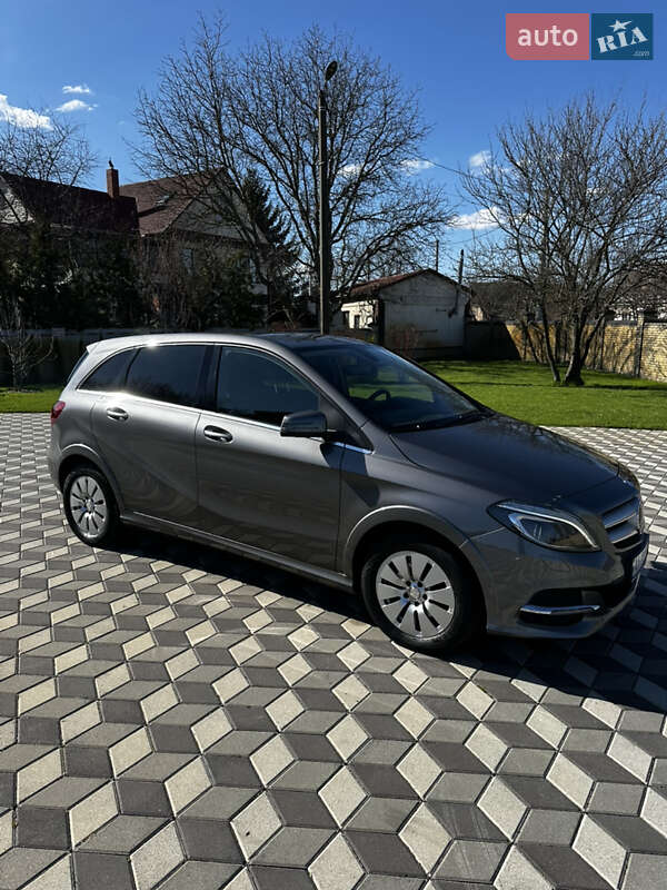 Хэтчбек Mercedes-Benz B-Class 2016 в Киеве
