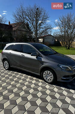 Хэтчбек Mercedes-Benz B-Class 2016 в 