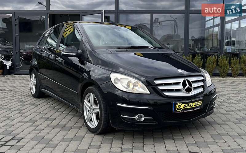 Хэтчбек Mercedes-Benz B-Class 2010 в 