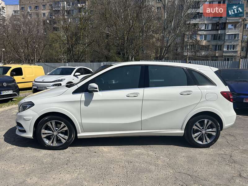 Хетчбек Mercedes-Benz B-Class 2015 в 