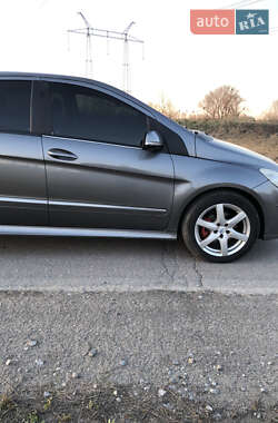 Хэтчбек Mercedes-Benz B-Class 2010 в 