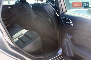 Хэтчбек Mercedes-Benz B-Class 2015 в 