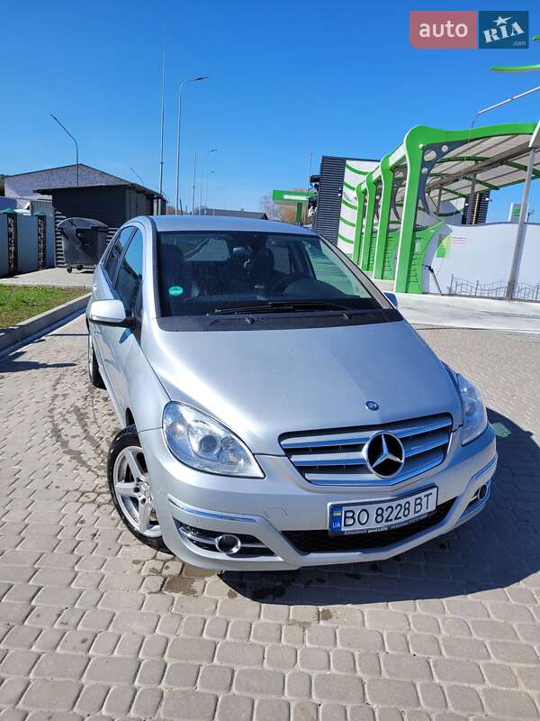 Хетчбек Mercedes-Benz B-Class 2010 в 
