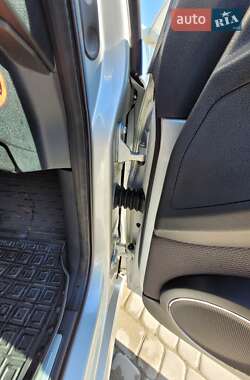 Хетчбек Mercedes-Benz B-Class 2010 в 