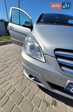Хетчбек Mercedes-Benz B-Class 2010 в 