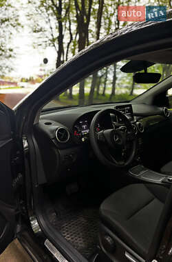 Хэтчбек Mercedes-Benz B-Class 2015 в 
