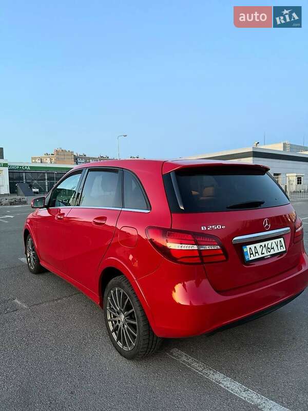 Хэтчбек Mercedes-Benz B-Class 2016 в Киеве