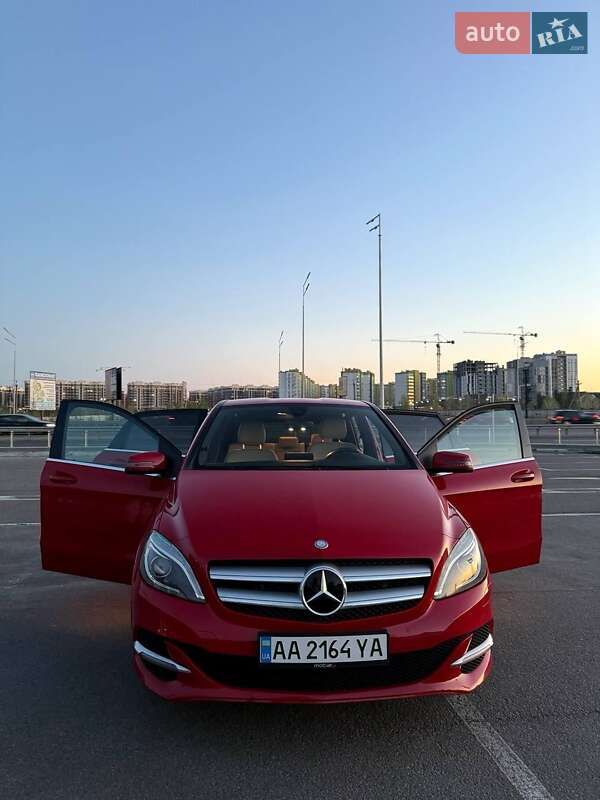Хэтчбек Mercedes-Benz B-Class 2016 в Киеве