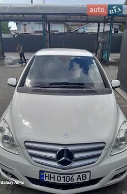 Хэтчбек Mercedes-Benz B-Class 2009 в 