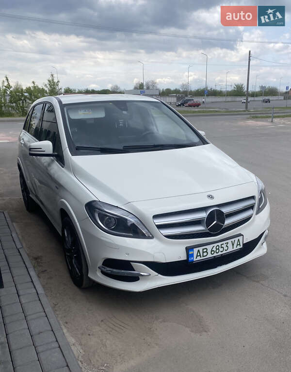 Хэтчбек Mercedes-Benz B-Class 2017 в 
