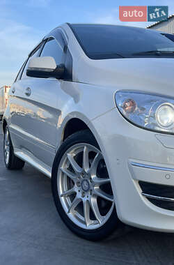 Хетчбек Mercedes-Benz B-Class 2010 в 