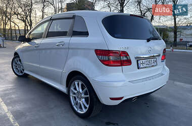 Хетчбек Mercedes-Benz B-Class 2010 в 