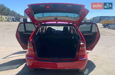 Хетчбек Mercedes-Benz B-Class 2011 в 